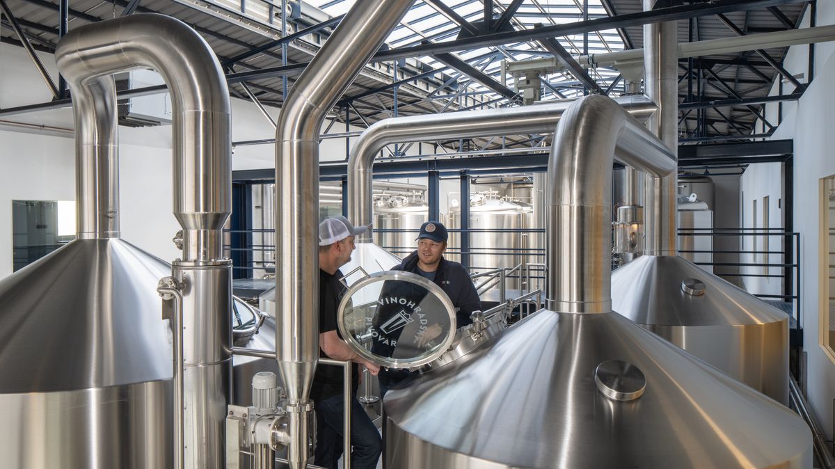 Vinohradský pivovar přerostl Prahu, expanduje k vodě do Káraného